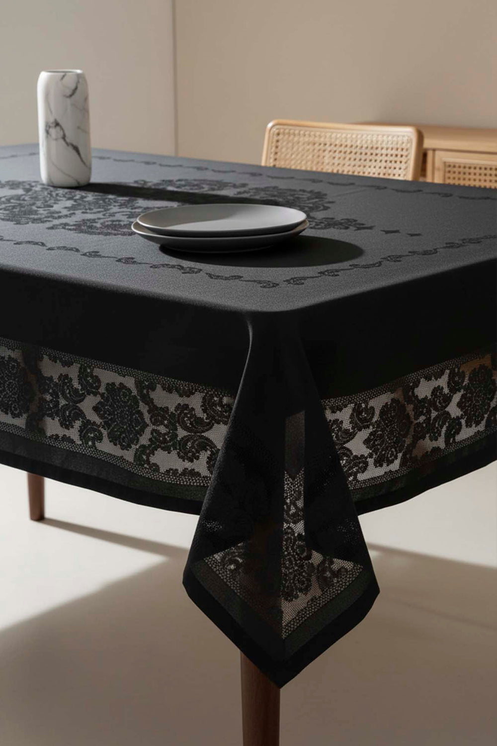 Jumbo Black Jacquard Tablecloth – Liquid Repellent, Stain Resistant, 100% Polyester, 160x220 cm