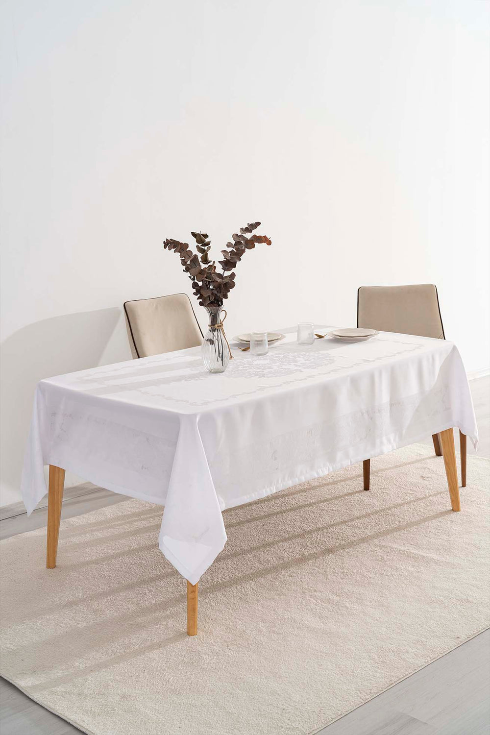 Jumbo White Jacquard Tablecloth – Liquid Repellent, Stain Resistant, 100% Polyester, 160x220 cm