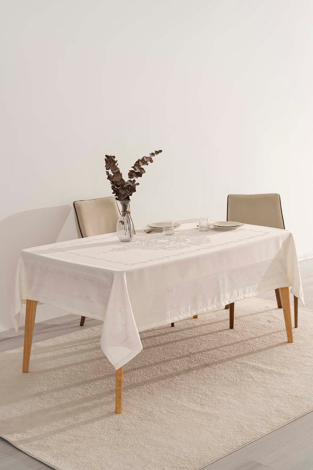 Jumbo Cream Jacquard Tablecloth – Liquid Repellent, Stain Resistant, 100% Polyester, 160x220 cm