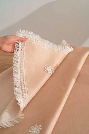 Silvio Salmon Guipure Floral Tablecloth – Elegant Lace Detail, Cotton Blend Fabric, 160x220 cm