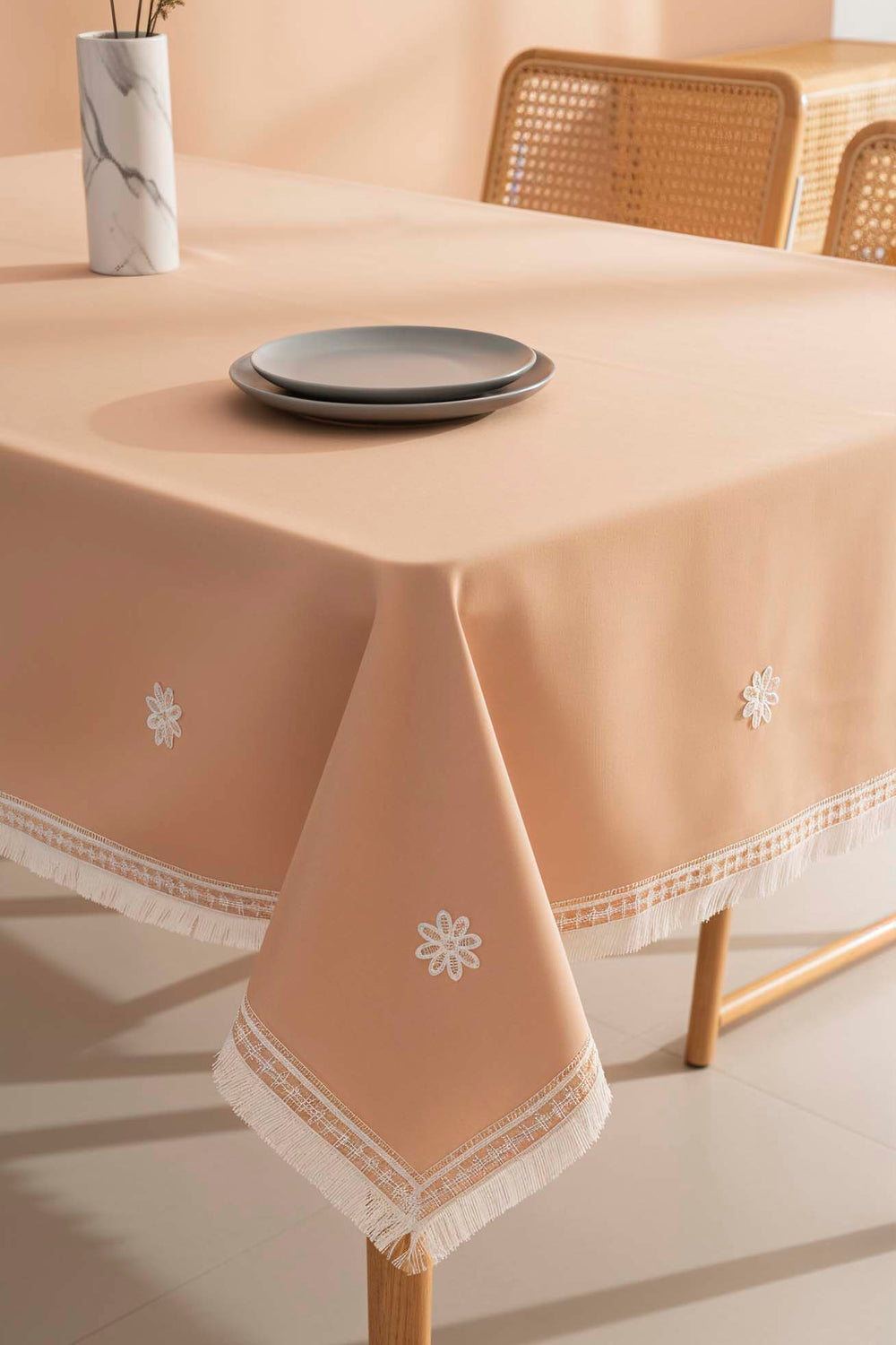 Silvio Salmon Guipure Floral Tablecloth – Elegant Lace Detail, Cotton Blend Fabric, 160x220 cm