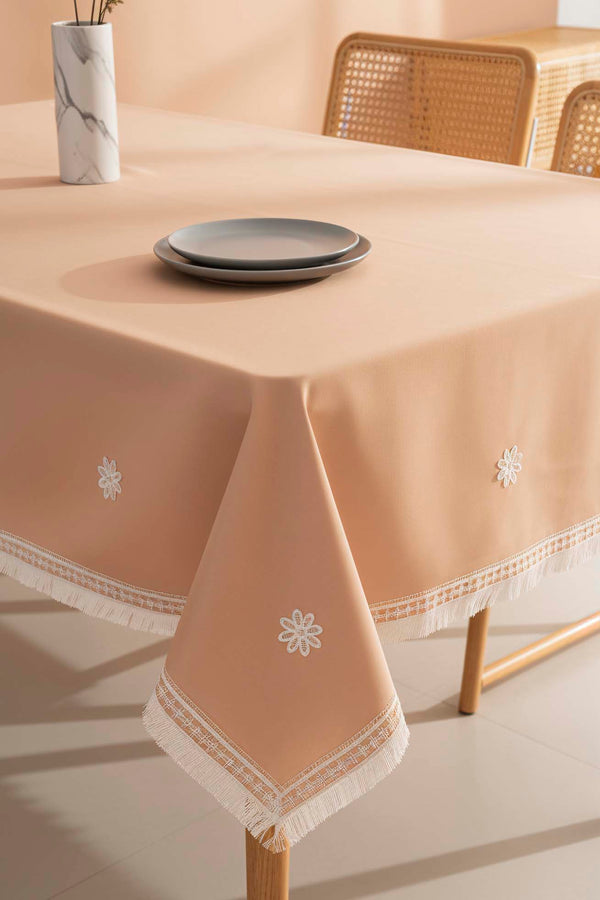 Silvio Salmon Guipure Floral Tablecloth – Elegant Lace Detail, Cotton Blend Fabric, 160x220 cm