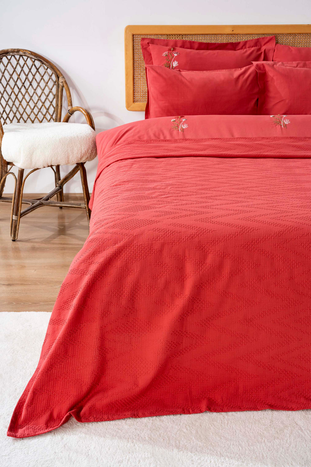 Noris Embroidered %100 Cotton 7 Piece Bedspread & Bedding Set