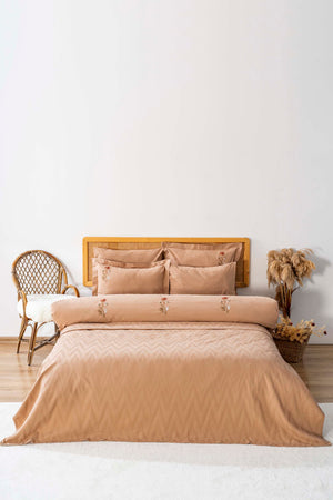 Noris Camel Nakışlı Çift Kişilik Nevresimli Pike Takımı – 7 Parça Çeyiz Seti %100 Pamuklu