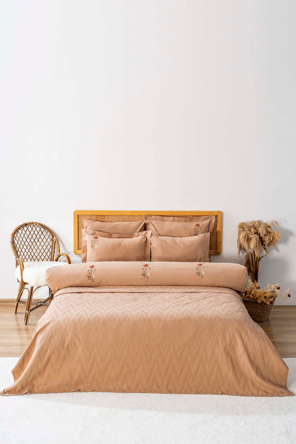 Noris Camel Nakışlı Çift Kişilik Nevresimli Pike Takımı – 7 Parça Çeyiz Seti %100 Pamuklu