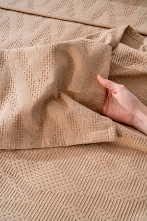 Noris Camel Nakışlı Çift Kişilik Nevresimli Pike Takımı – 7 Parça Çeyiz Seti %100 Pamuklu