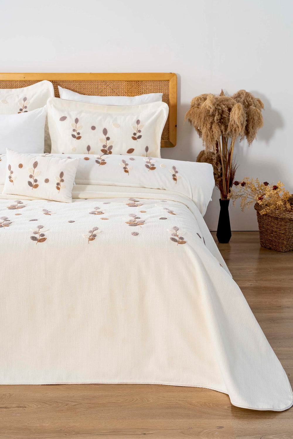 Nova Cream Embroidered 8-Piece Bridal/Quilt Set – Polycotton Duvet Cover, Bedspread & Sheet Set, Queen/King Size