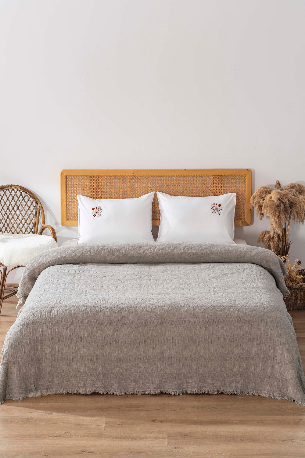 Felix Stone Double Cotton Embroidered 4-Piece Bedspread & Dowry Set