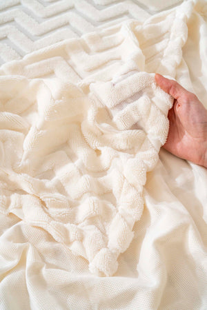 Jacquard Raschel Scandinavian Bohemian Punch Zigzag Pattern Double Bedspread