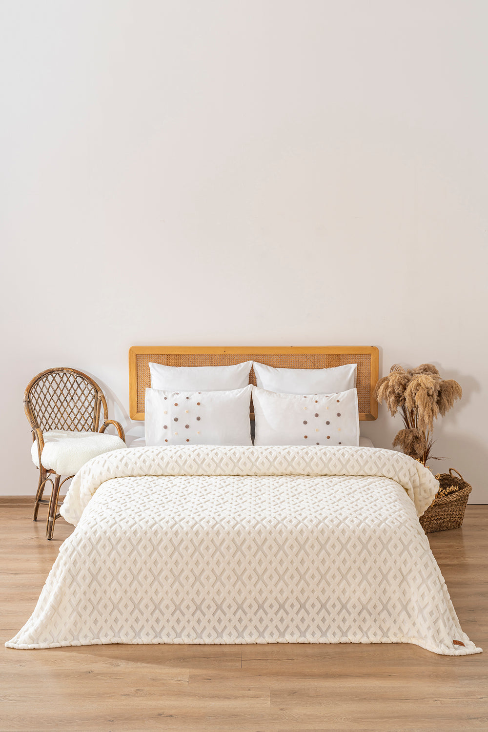 Clara Jacquard Raschel Scandinavian Single Punch Bedspread