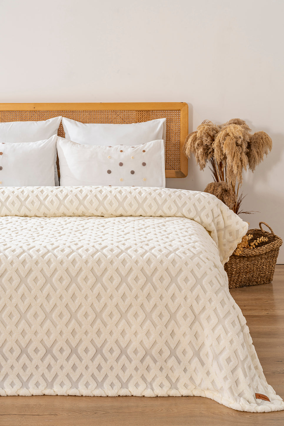 Clara Jacquard Raschel Scandinavian Single Punch Bedspread