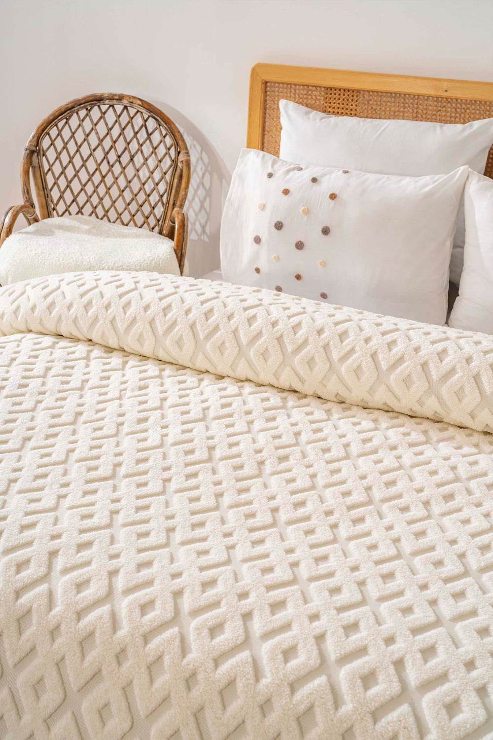 Clara Jacquard Raschel Scandinavian Double Punch Bedspread