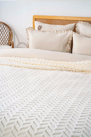 Dejavu Jacquard Raschel Scandinavian Double Punch Bedspread