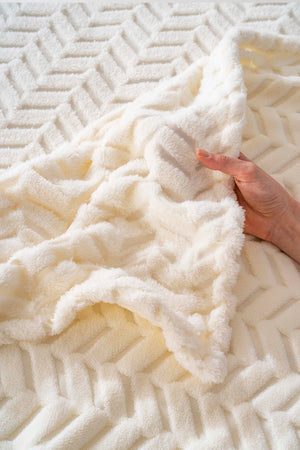 Dejavu Jacquard Raschel Scandinavian Double Punch Bedspread