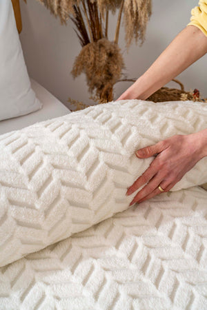 Dejavu Jacquard Raschel Scandinavian Double Punch Bedspread