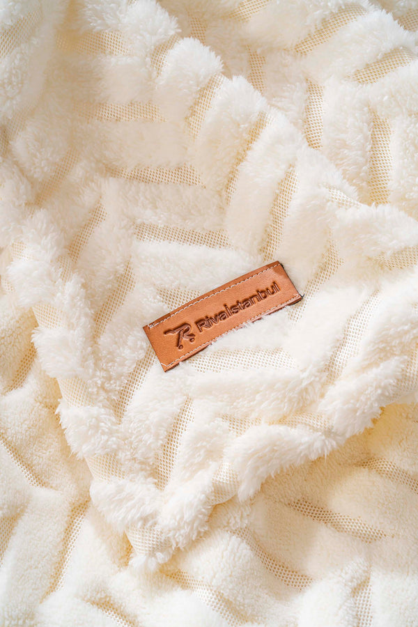 Dejavu Jacquard Raschel Scandinavian Double Punch Bedspread