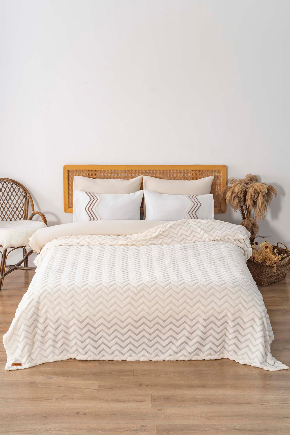 Jacquard Raschel Scandinavian Double Bedspread Bohemian Punch Zigzag Pattern