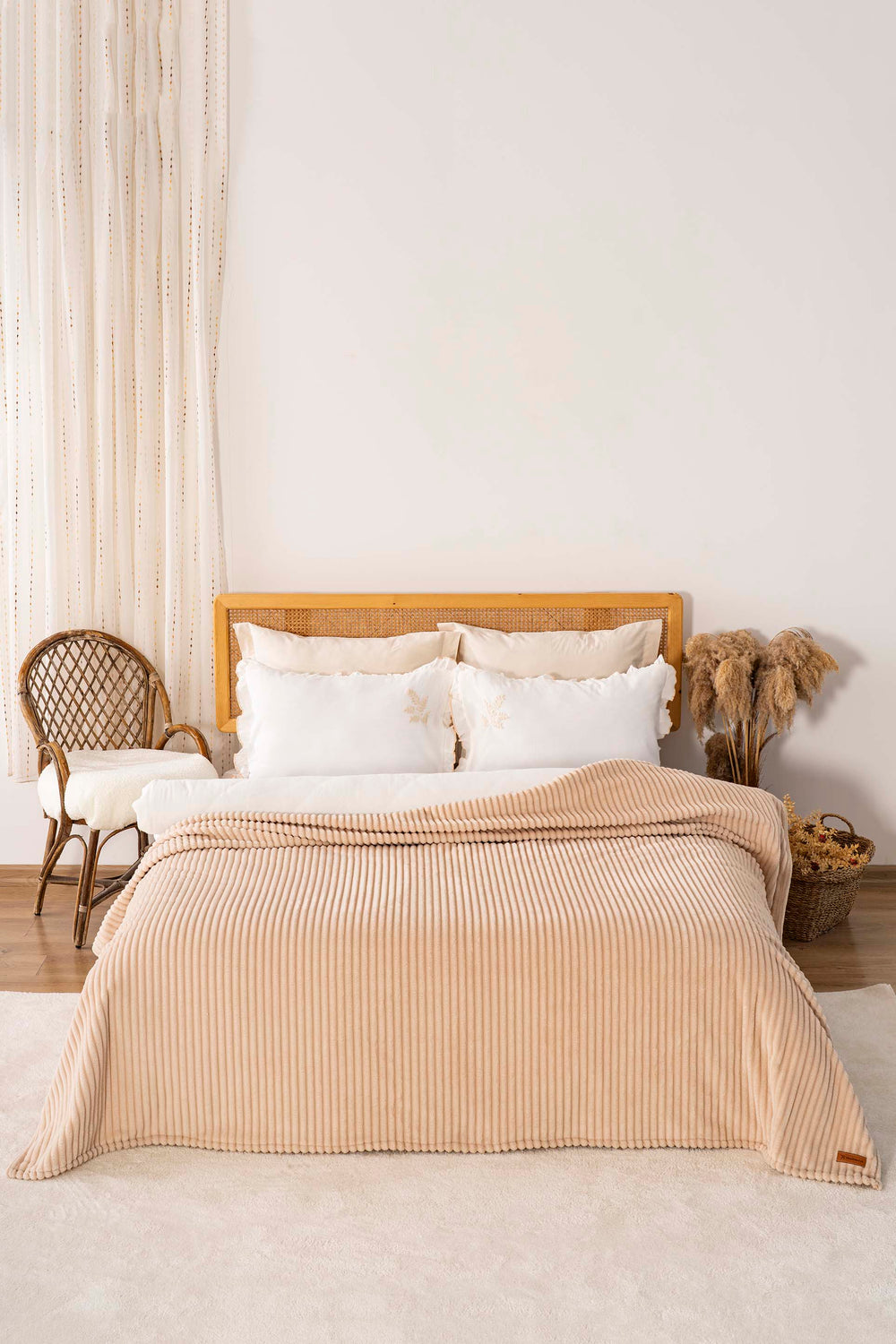 Gloria Wellsoft Single Blanket in Cappuccino