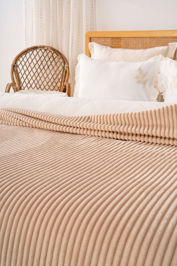 Gloria Wellsoft Single Blanket in Cappuccino