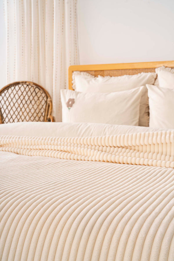 Gloria Wellsoft Single Blanket in Champagne