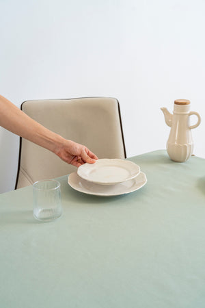 Florita Green Embroidered Stain-Resistant Tablecloth(160x220 cm)