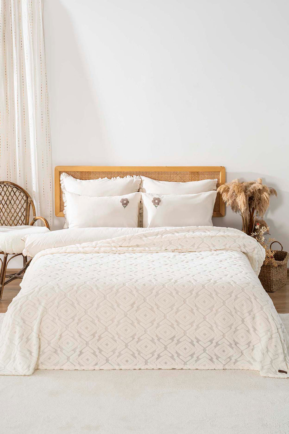 Antony Jacquard Raschel Scandinavian Double Bedspread