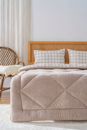 Beige Checked Double-Sided Luxury Wellsoft Quilt Set for Double Bed 195x215 cm