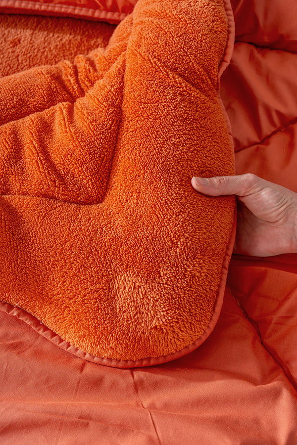 Terracotta Loura Double-Sided Deluxe Wellsoft Quilt for Double Bed 195x215 cm