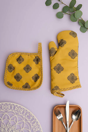 Yellow Ethnic Pattern 2-Piece Oven Glove & Pot Holder Set