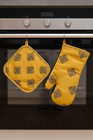 Yellow Ethnic Pattern 2-Piece Oven Glove & Pot Holder Set