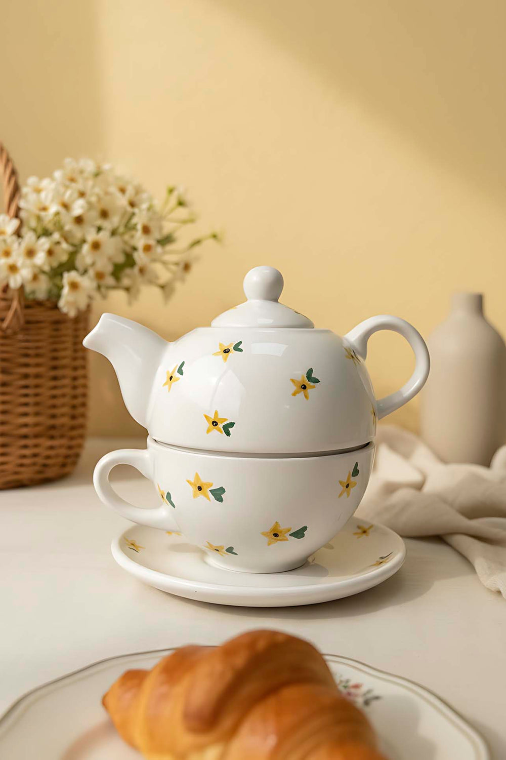 Yellow Daisy Amore 4-Piece Tea-for-One Set – Handmade Ceramic Teapot, Cup & Saucer Set, 600 ml