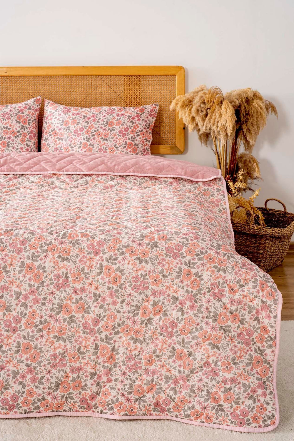 Pink Spring Double Outlet Cotton Quilted Bedspread & Coverlet
