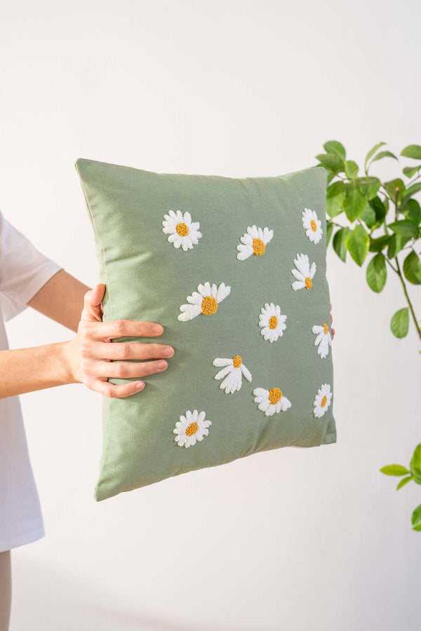 Green Background Daisy Patterned Punch-Embroidered Decorative Design Linen Cushion Cover