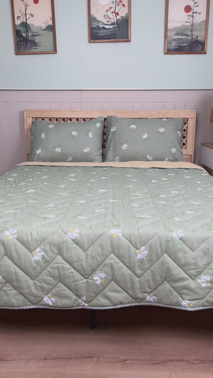 Green Daisy Polycotton Quilted Throw/Multi-Purpose Bedspread – Double Size, Breathable, Single Piece, 200x200 cm