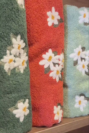 Daisy Embroidered 100% Cotton 5-Piece Towel Set 50x90 cm