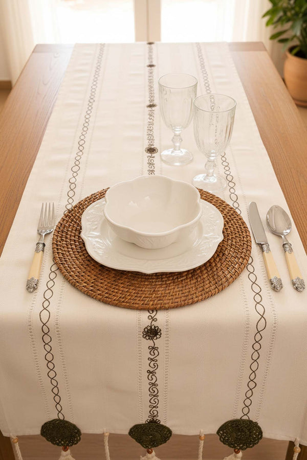 Green Embroidered Lace Runner 50x130 cm