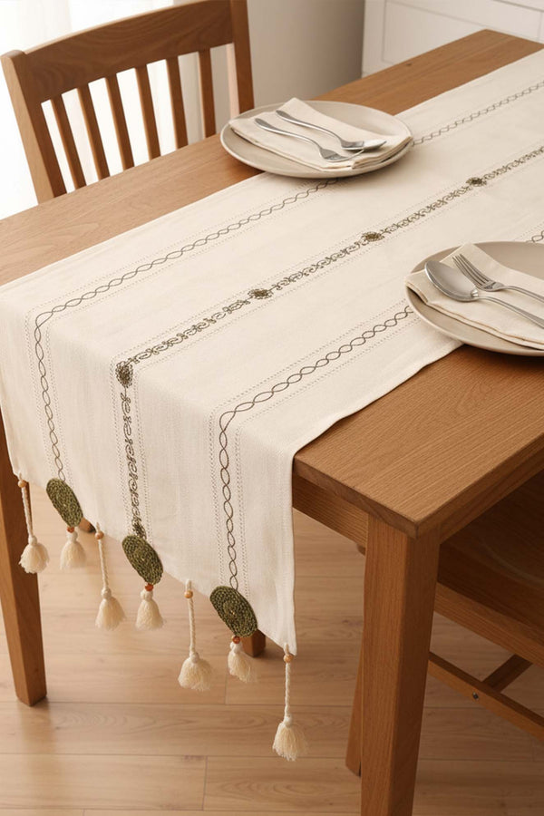 Green Embroidered Lace Runner 50x130 cm