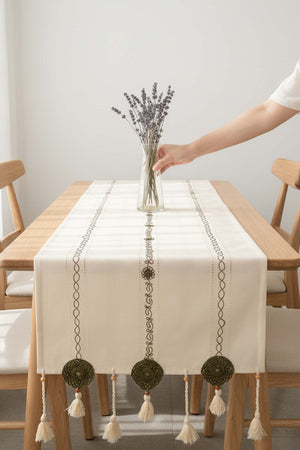 Green Embroidered Lace Runner 50x130 cm