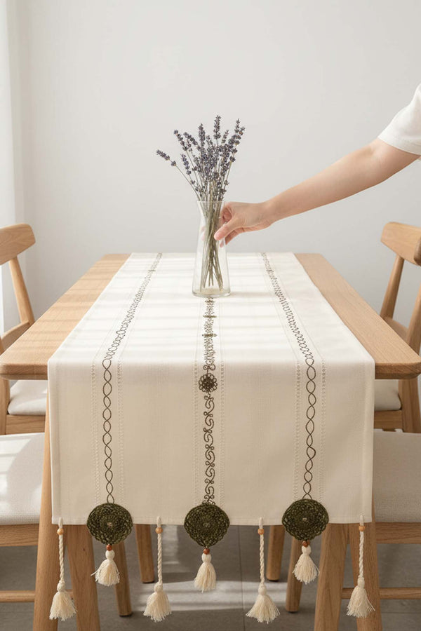 Green Embroidered Lace Runner 50x130 cm