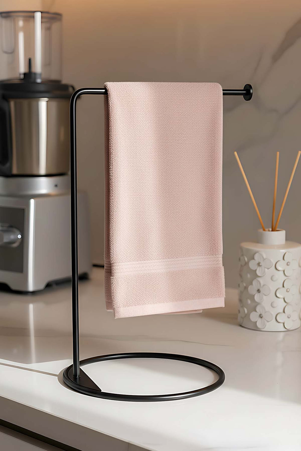 Black Color Metal Vertical Towel Rack