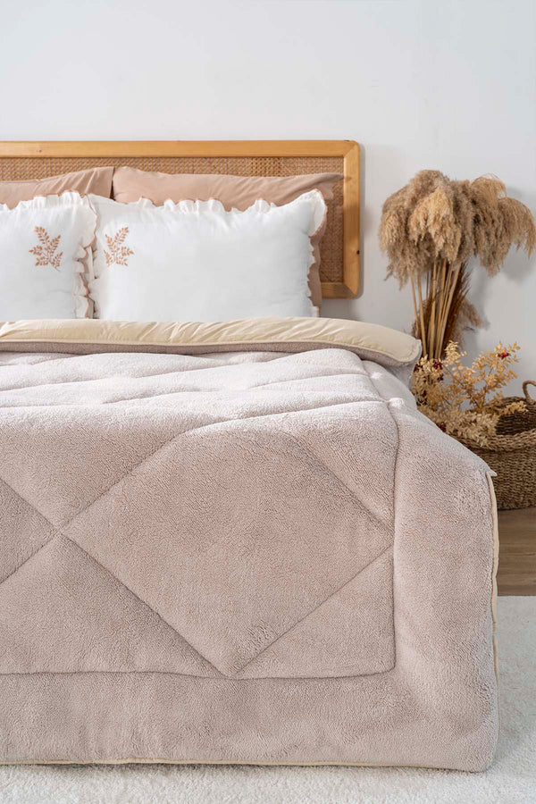 Beige Loura Double-Sided Deluxe Wellsoft Quilt 195x215 cm