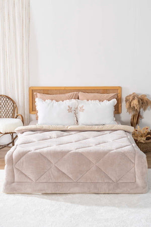Beige Loura Double-Sided Deluxe Wellsoft Quilt 195x215 cm
