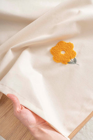 Florita Yellow Embroidered Stain-Resistant Tablecloth(160x220 cm)