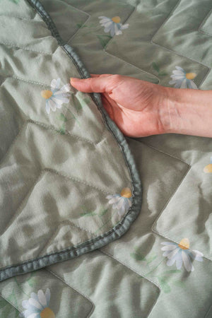 Green Daisy Single Size Outlet Quilted Cotton Bedspread & Coverlet