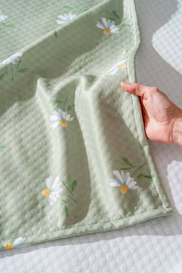 Green Daisy Printed Bedspread 200 x 220 cm