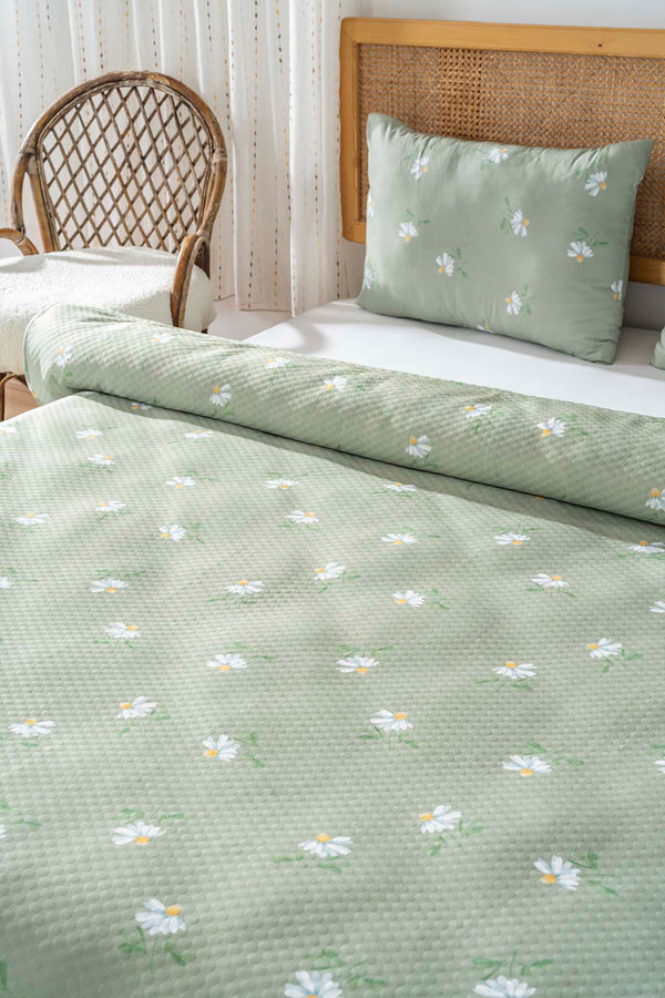 Green Daisy Printed Bedspread 200 x 220 cm