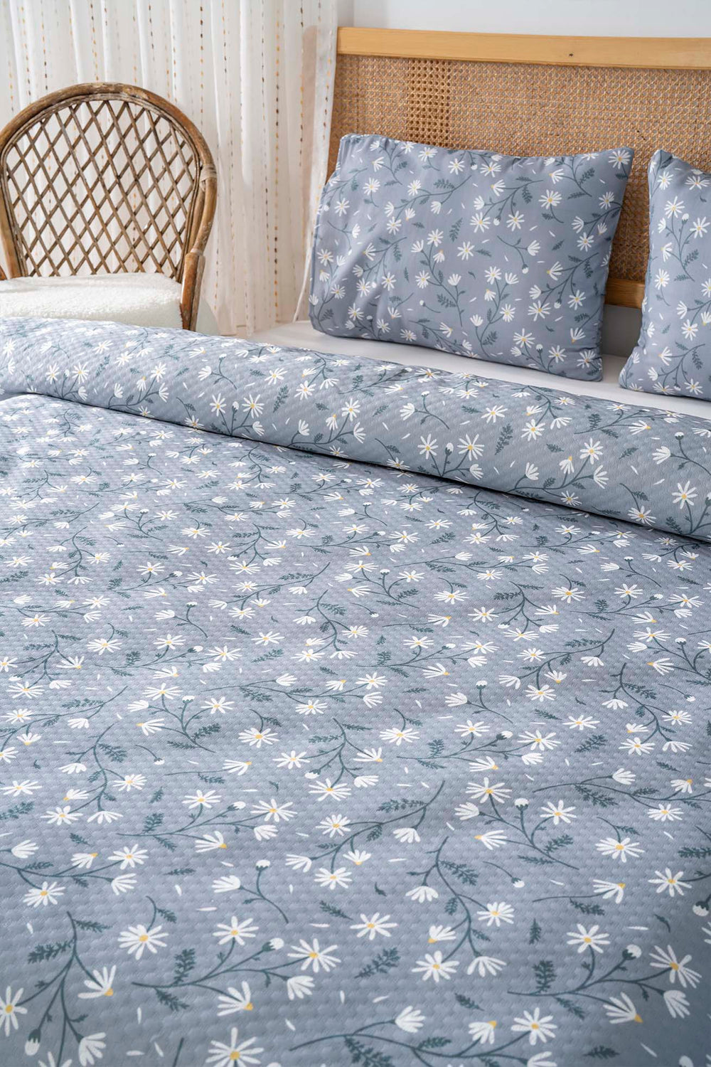 Gray Daisies Double Printed Bedspread 200 x 220 cm