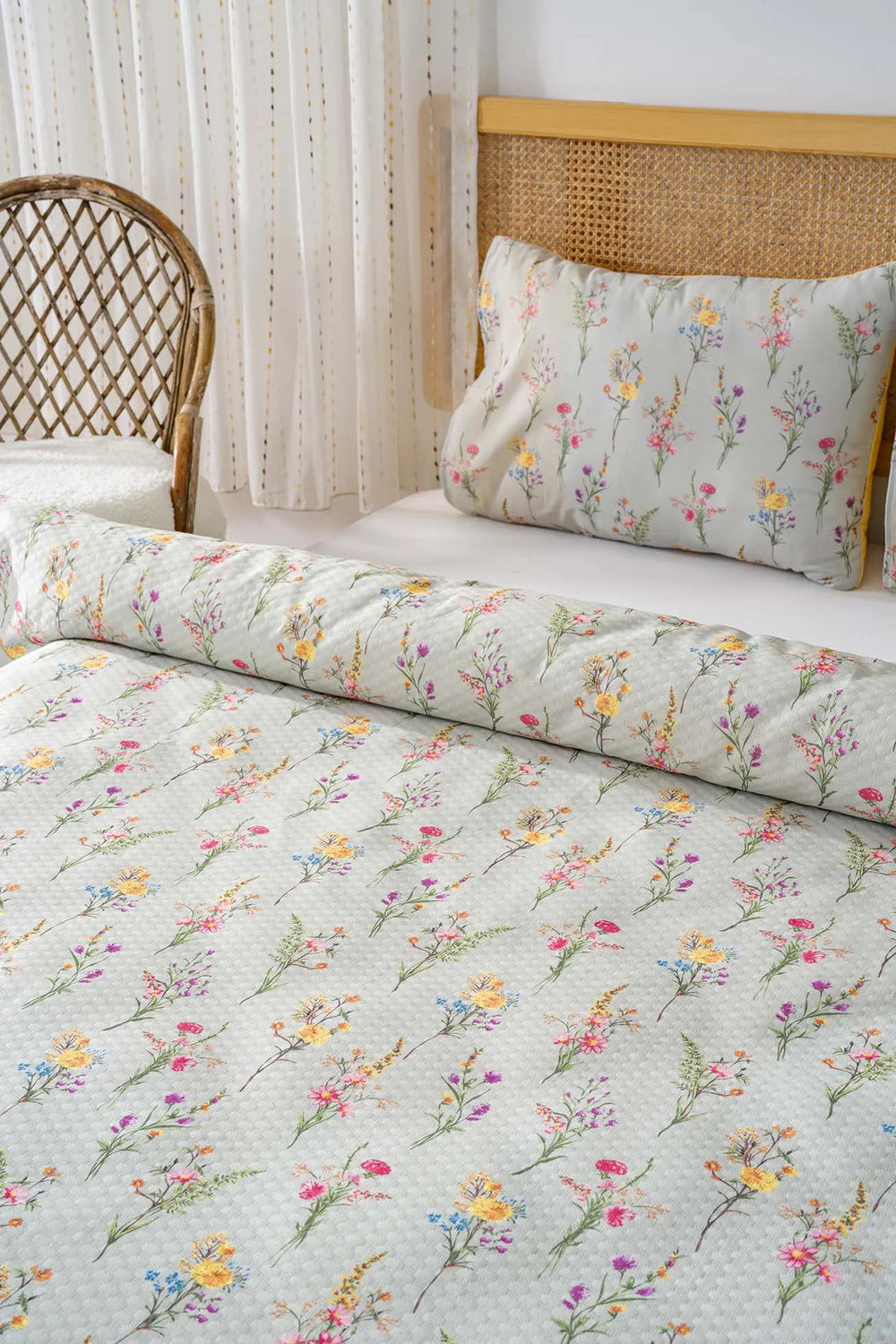 Bougainvillea Outlet Double Printed Bedspread 200 x 220 cm