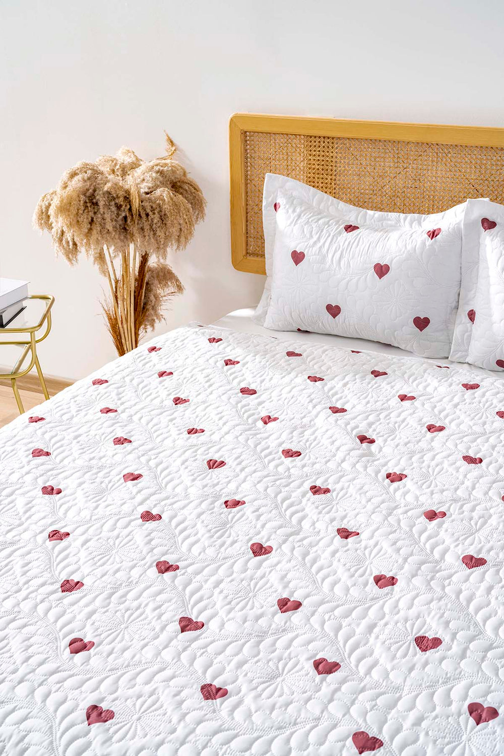 Lovely Double Micro Sleep Set 3-Piece Heart Patterned Bedspread Set