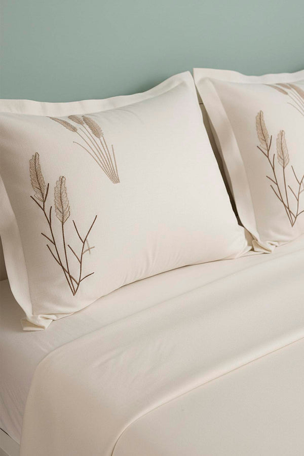Ecru Willow Breeze Pattern Double Embroidered Bedspread Set